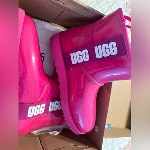 PINK UGGS